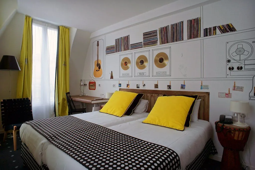 Hotel Du Triangle D'Or Paris 3*,