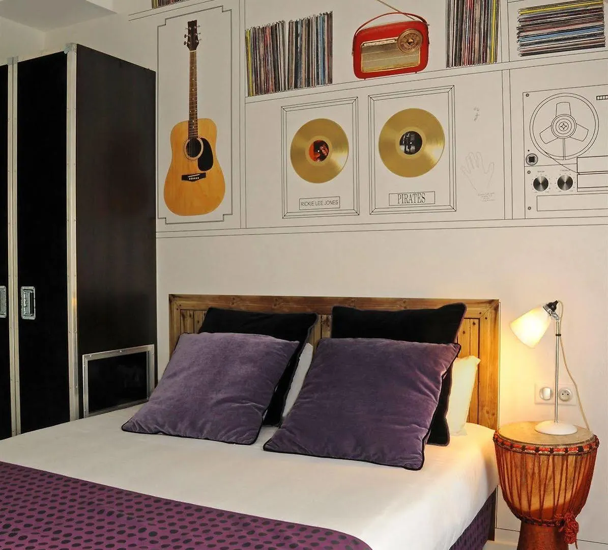 Hotel Du Triangle D'Or Paris 3*,