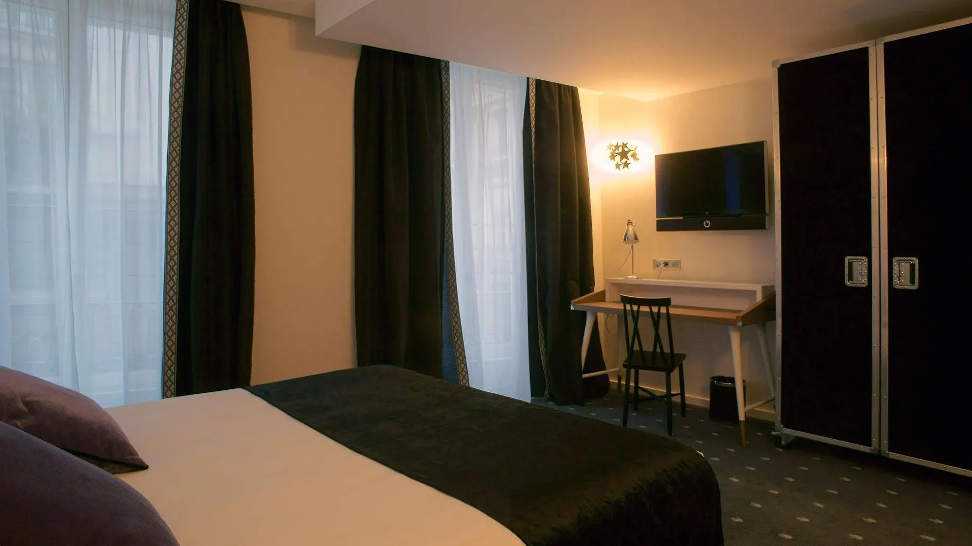 Hotel Du Triangle D'Or Parijs 3*,